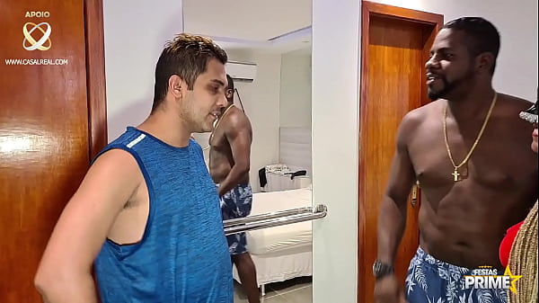 Porn metendo com o marido da amigo ao lado dela