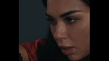 Alex Becker sendo engolida por uma futa