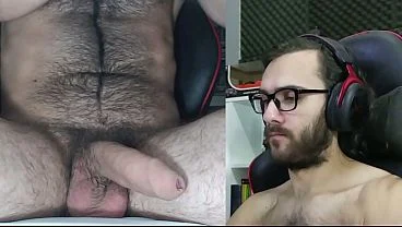 Olho Grosso Argentino Batendo Punheta e Gozando